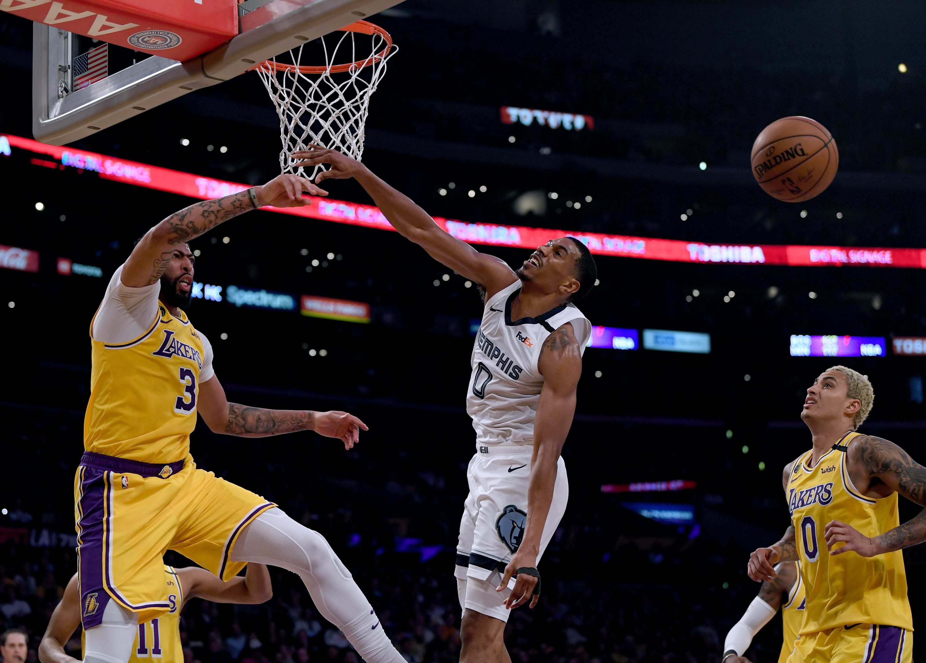 关于C罗巅峰对决，巴特勒与40激战湖人分钟，败北胜负难料！的信息